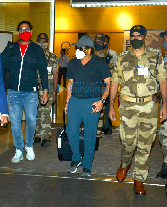 photos govinda sagarika ghatge yuvraj singh sachin tendulkar and aamir ali snapped at the airport 3