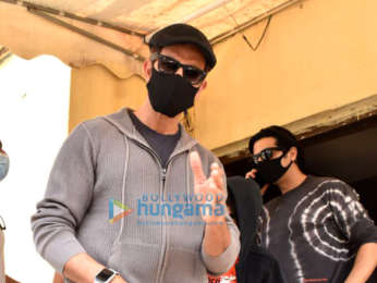 Photos: Hrithik Roshan snapped with his family and Zayed Khan at PVR Juhu