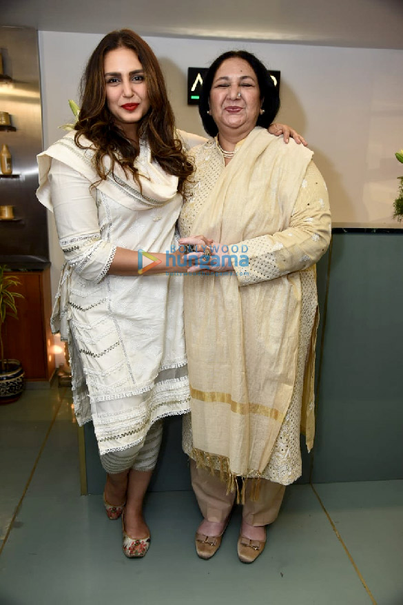 photos huma qureshi snapped with her mother amina qureshi at the relaunch of amiqur salon 1