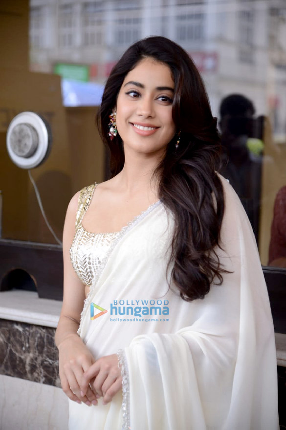 photos janhvi kapoor in delhi for roohi promotions 3