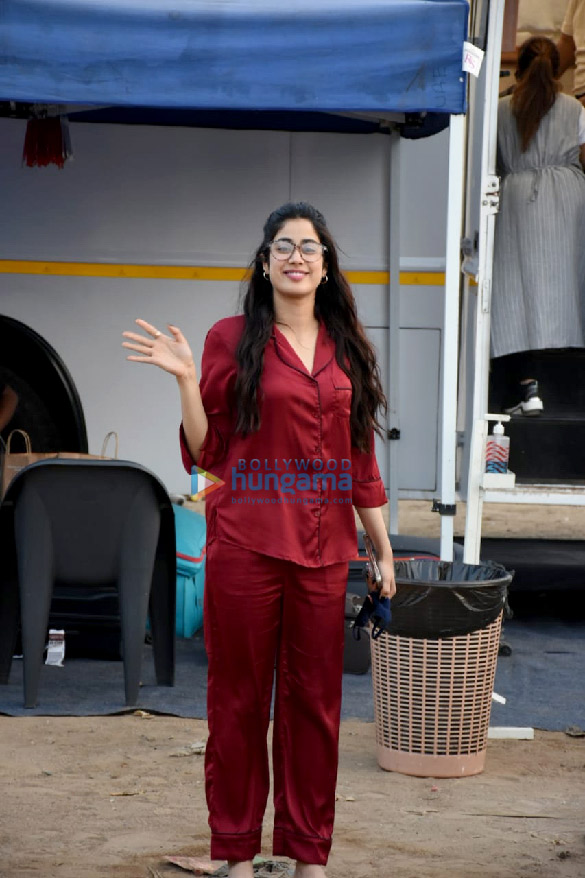 Photos: Janhvi Kapoor spotted at Versova for an ad shoot