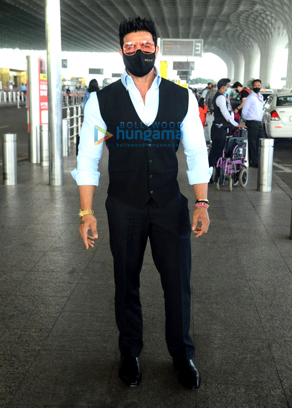 photos kangana ranaut anjani dhawan siddharth roy kapur and sahil khan snapped at the airport 4