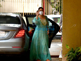 Photos: Kareena Kapoor Khan and Randhir Kapoor spotted at Karisma Kapoor's house