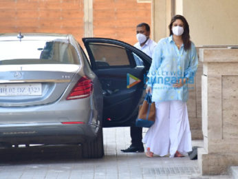 Photos: Kareena Kapoor Khan and Malaika Arora spotted at Amrita Arora's house