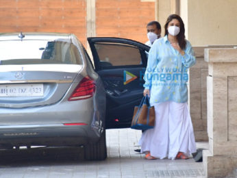 Photos: Kareena Kapoor Khan and Malaika Arora spotted at Amrita Arora's house