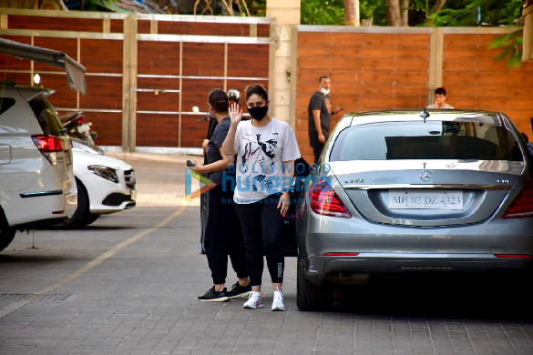 Photos: Kareena Kapoor Khan spotted at the gym Photos: Kareena Kapoor Khan spotted at the gym
