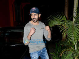 Photos: Kartik Aaryan snapped at a dance class in Juhu