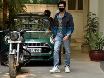 Photos: Kartik Aaryan snapped at a dubbing studio in Juhu