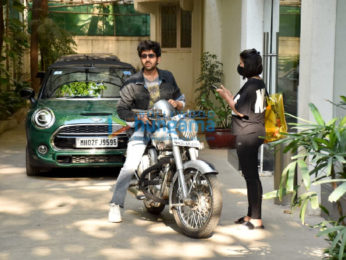 Photos: Kartik Aaryan snapped at a dubbing studio in Juhu