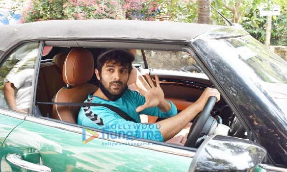 photos kartik aaryan snapped in juhu 4 4