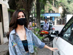 Photos: Kriti Kharbanda spotted outside a salon in Bandra