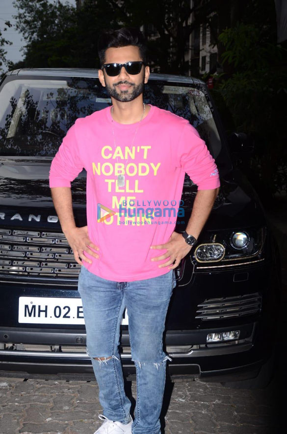 photos mika singh and rahul vaidya snapped in andheri 5