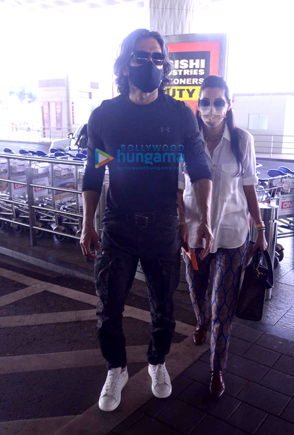 photos nimrat kaur poonam pandey nikhil dwivedi and others snapped at the airport 2