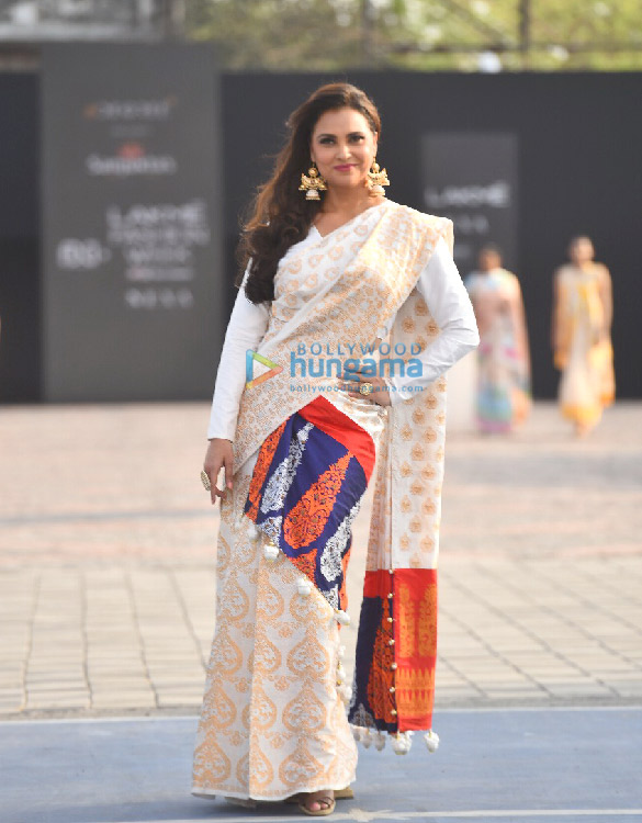 photos pooja hegde lara dutta aahana kumra divya khosla kumar and hina khan walk the ramp at lakme fashion week 2021 5