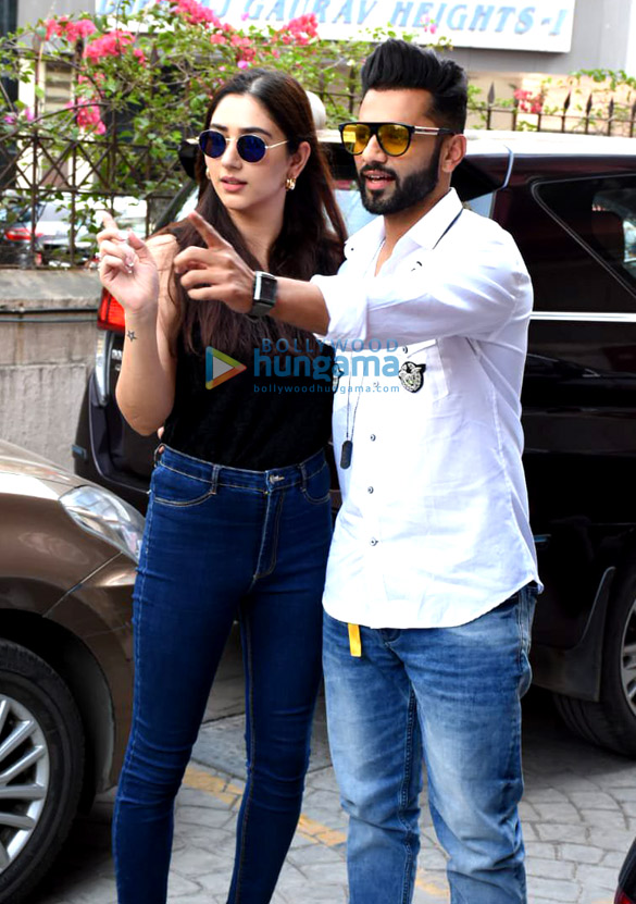 photos rahul vaidya with girlfriend disha parmar at frames production house 3