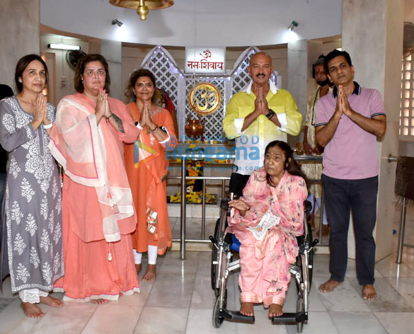 Photos: Rakesh Roshan and family snapped attending Shivratri pooja in Panvel