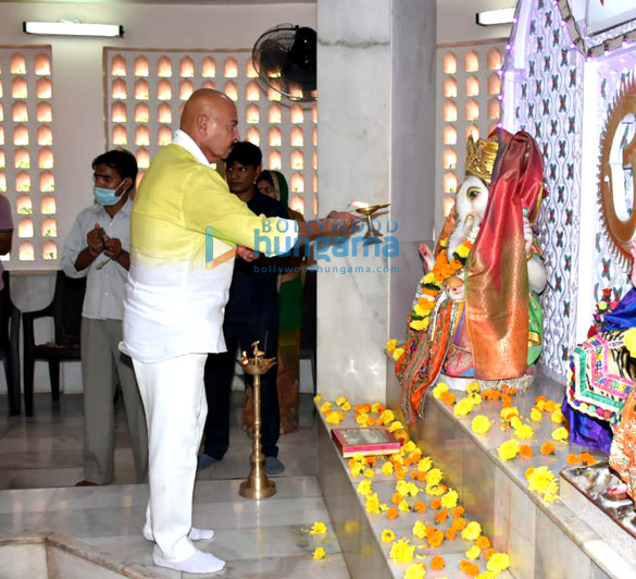 photos rakesh roshan and family snapped attending shivratri pooja in panvel 4