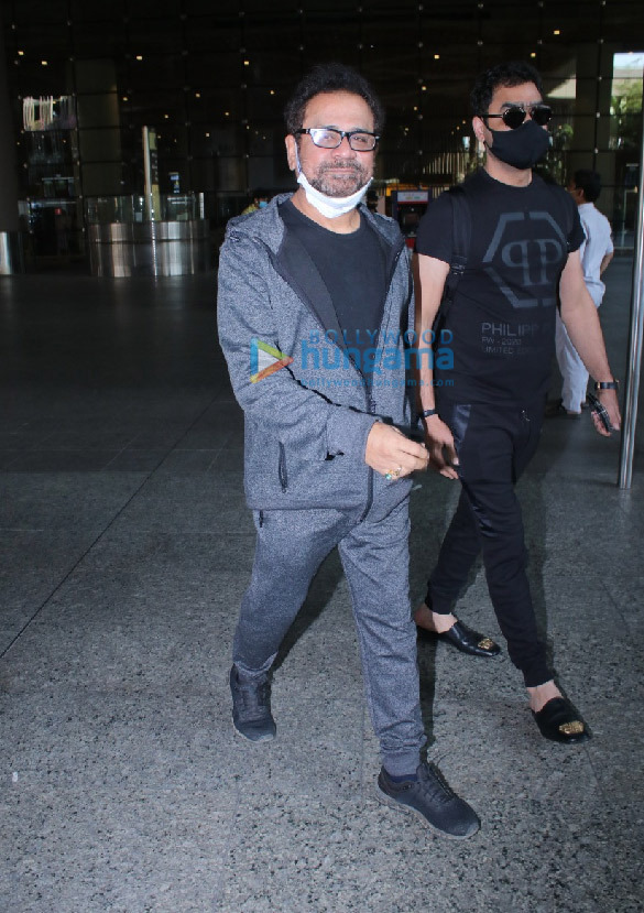 photos rakul preet singh kiara advani juhi chawla and others snapped at the airport 4