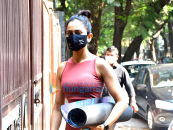 Photos: Rakul Preet Singh spotted at Anshuka Yoga in Bandra