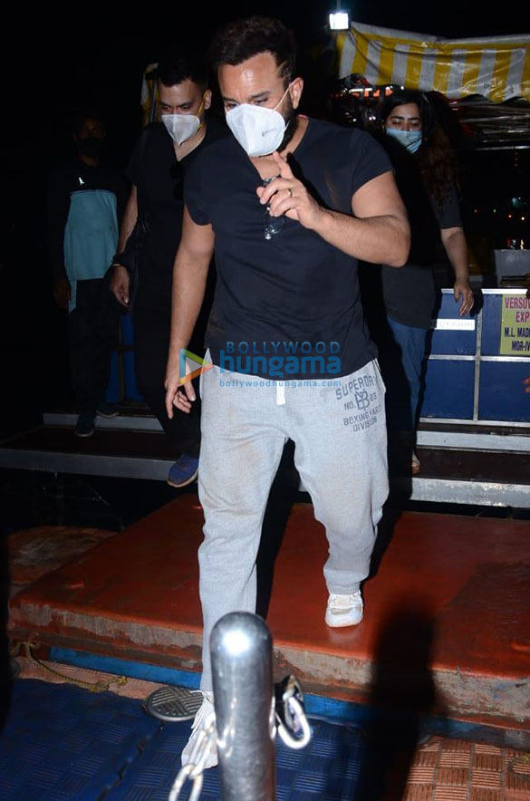 photos saif ali khan snapped at versova jetty in andheri 2 2