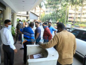Photos: Salman Khan snapped at Lilavati Hospital