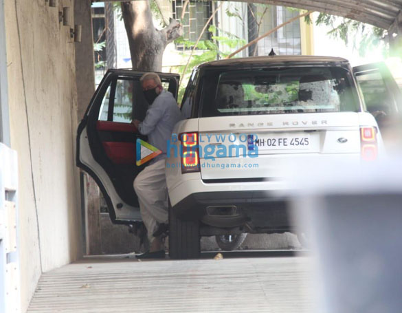 photos sanjay dutt snapped in santacruz 3