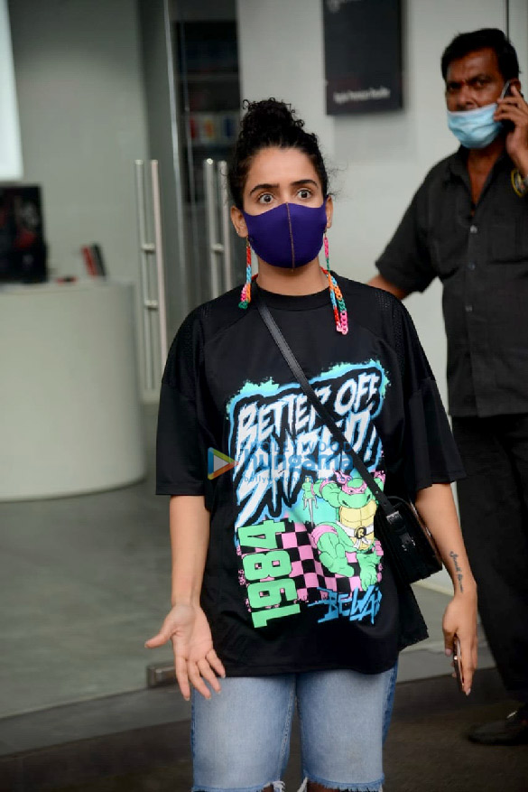 photos sanya malhotra snapped at apple store in juhu 2