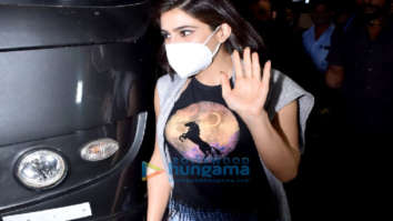 Photos: Sara Ali Khan snapped post shoot in Juhu