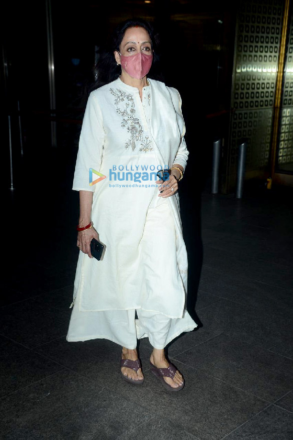 photos shahid kapoor hema malini and faruk kabir snapped at the airport 2
