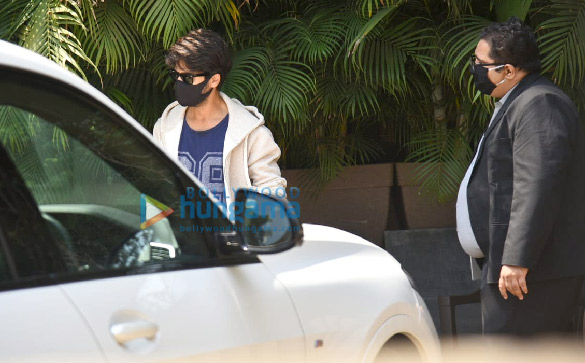 photos shahid kapoor snapped inspecting a new car at his residence in juhu 2