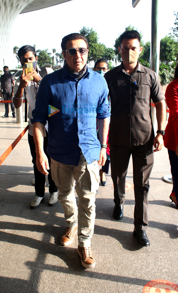 photos sunny deol hina khan rocky jaiswal and elnaaz norouzi snapped at the airport 4