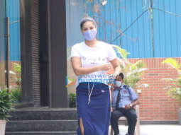 Photos: Sunny Leone snapped at a salon in Juhu