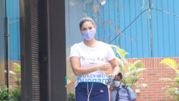 Photos: Sunny Leone snapped at a salon in Juhu