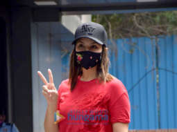 Photos: Sunny Leone snapped at salon in Juhu