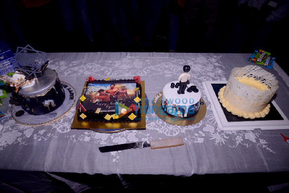 photos tiger shroff celebrates his birthday with media 9
