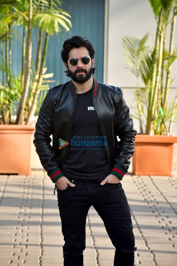 Photos: Varun Dhawan, Kriti Sanon and Abhishek Banerjee spotted at the Kalina airport Photos: Varun Dhawan, Kriti Sanon and Abhishek Banerjee spotted at the Kalina airport