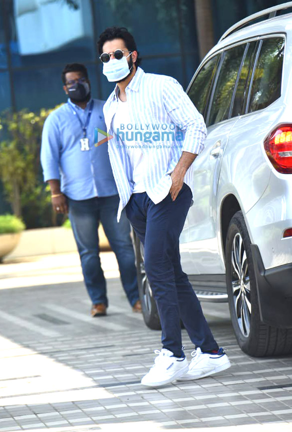 photos varun dhawan snapped at sajid nadiadwalas office in andheri 2