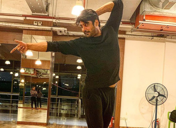 Sidharth Shukla poses like Michael Jackson, says something exciting is coming up