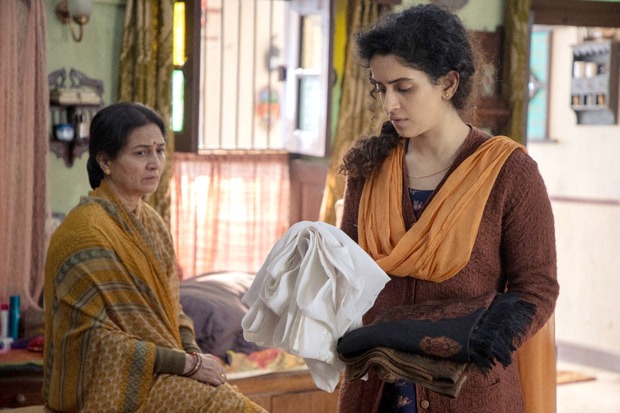 Sanya Malhotra is struggling to mourn the death of her husband in Netflix's Pagglait trailer