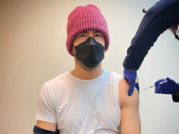 Ryan Reynolds gets first dose of COVID-19 vaccine, quips ‘finally got 5G’ 