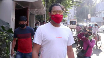 Yuvraj Singh spotted at cafe in Bandra