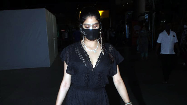 Janhvi Kapoor spotted at Airport