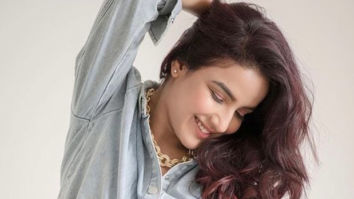 Jasmin Bhasin flaunts denim on denim trend through her latest picture Jasmin Bhasin flaunts denim on denim trend through her latest picture