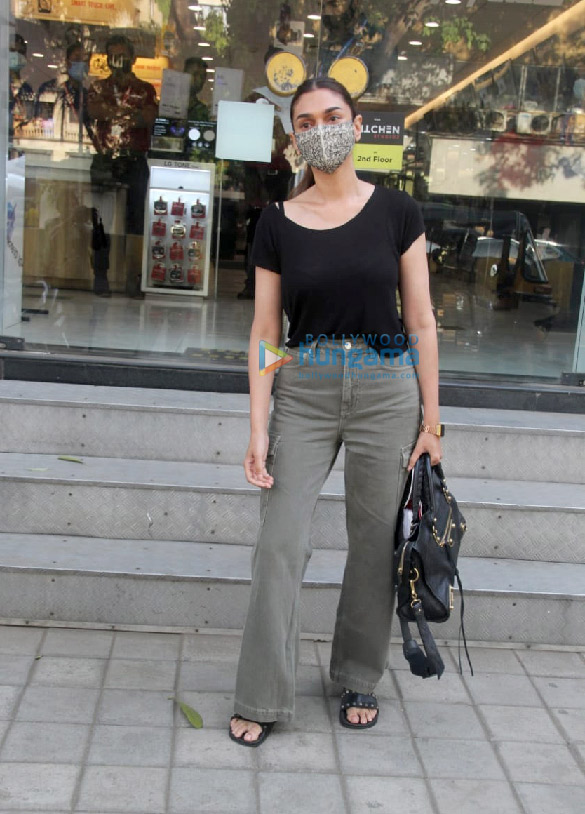 photos aditi rao hydari spotted at the vijay sales store on link road 3