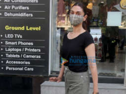 Photos: Aditi Rao Hydari spotted at the Vijay Sales store on Link Road