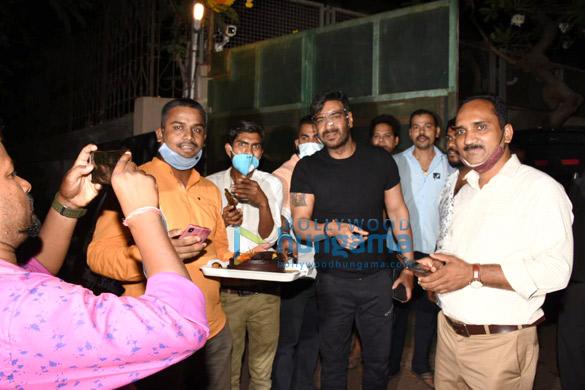 photos ajay devgn snapped cutting a birthday cake with fans 1
