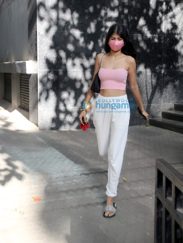 photos anjini dhawan spotted at santacruz 4
