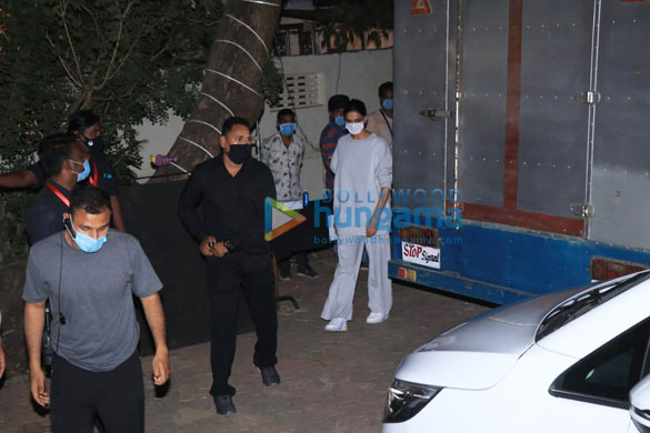 photos deepika padukone spotted post shoot in bandra 1 2