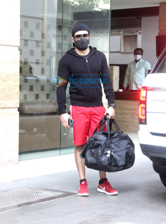 Photos: Emraan Hashmi spotted in Bandra