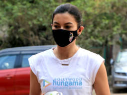 Photos: Gauahar Khan snapped in Versova